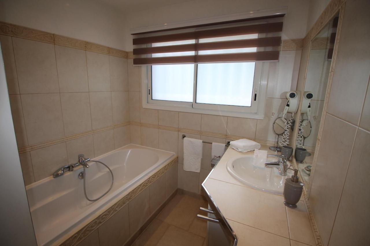 Villa Jalna Chambre, Suites Et Appartement Roquefort-les-Pins Extérieur photo